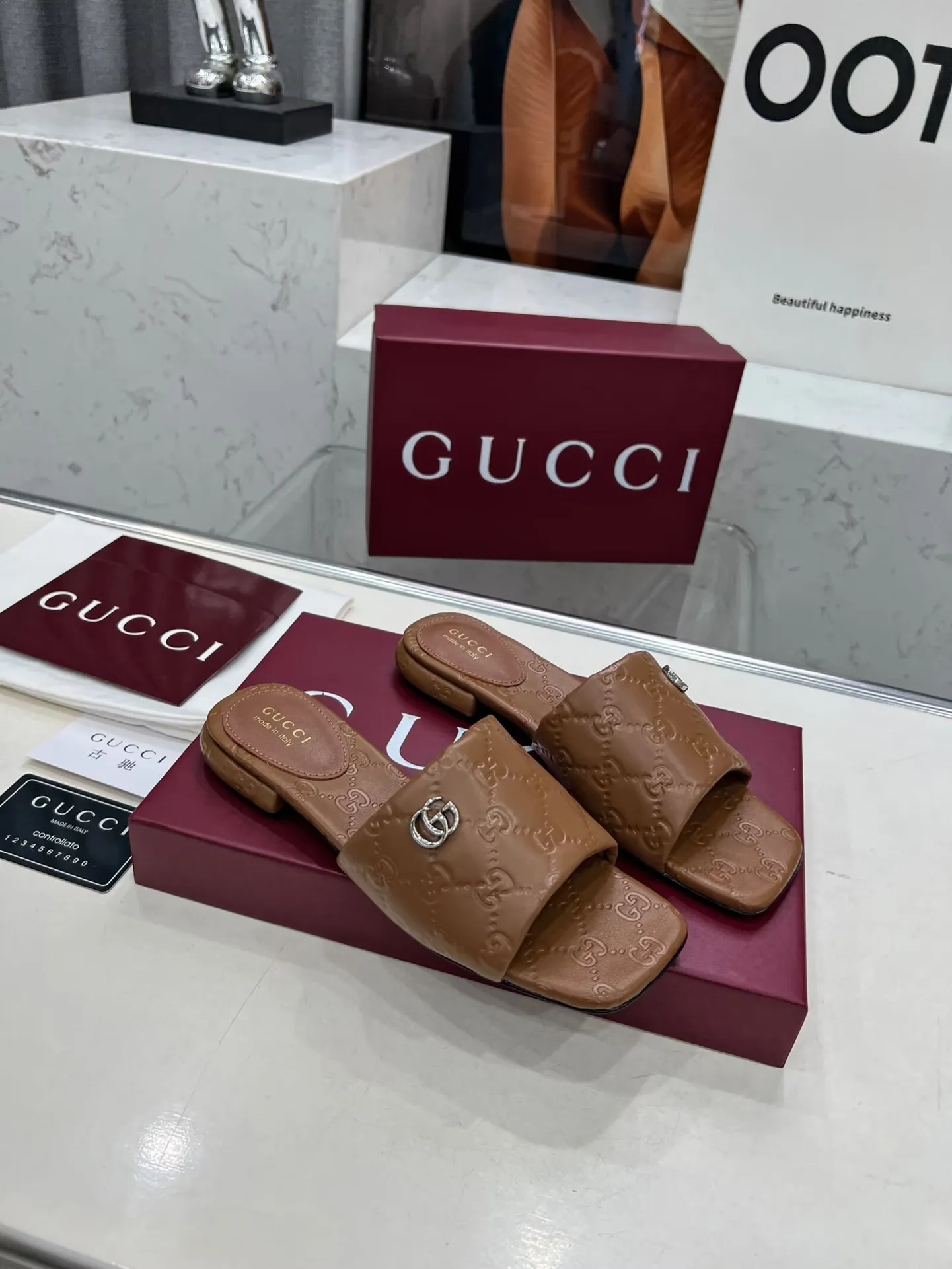 👟👟Ex-factory price 440👟👟 Women's Shoes Women's Clothing Gucci Double G slippers, a fashionable, high-end and full of personality✅ Very stable, comfortable and durable for daily use, convenient and unique for daily matching, a must-have classic for summer, the upper is made of GUCCI 3D embossed, genuine leather outsole Fabric: cowhide Lining/foot pads: sheepskin Color: black, white, brown, burgundy Code number: 35-42 (41 and 42 need to be customized) Packaging: Comes with cloth bag and card.